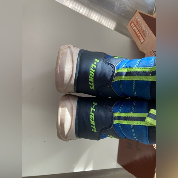 Skechers winter boots with lights - Picture 3 of 5